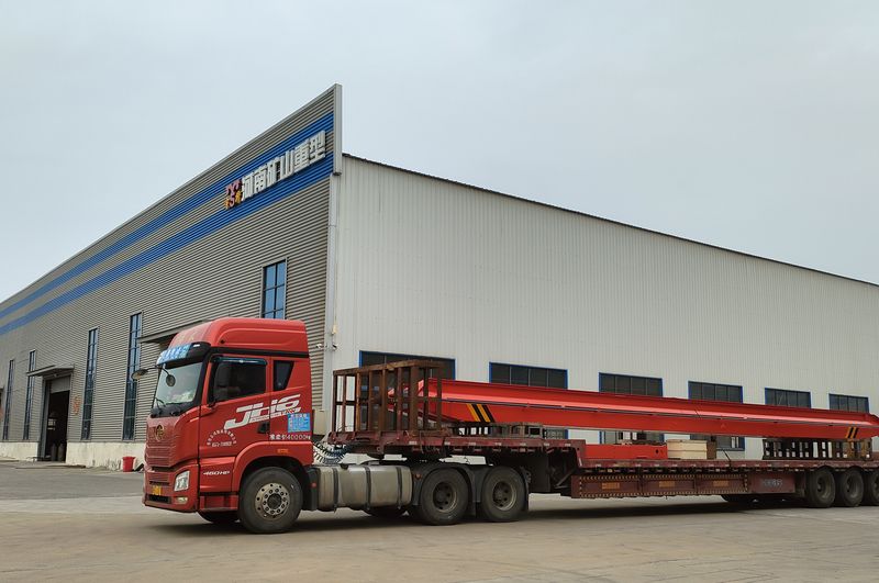 電動(dòng)單梁起重機(jī)3臺(tái) LD5t—16.8m LD3t—16.5m /2臺(tái) 制作完成，發(fā)往江西南昌交付客戶使用。